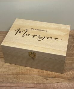 kleine bewaarkist met mooie schatten door taste of wood
