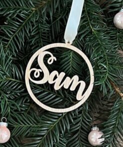 houten kerstbal met naam door taste of wood