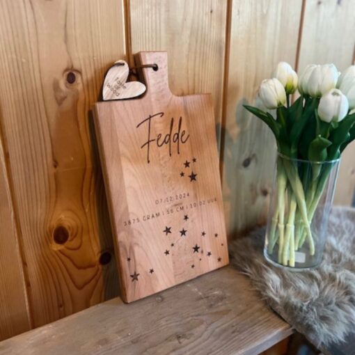 borrelplank voor geboorte door taste of wood