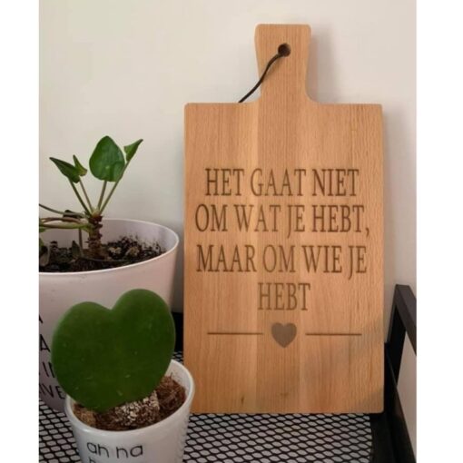 borrelplank met leuke quote door taste of wood