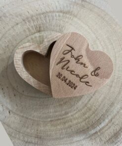 houten hart doosje gepersonaliseerd naar wens door taste of wood