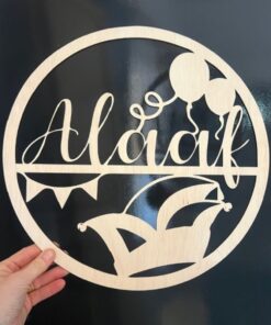 houten cirkel met Alaaf met steek en ballonnen leuk voor de carnaval door Taste of Wood